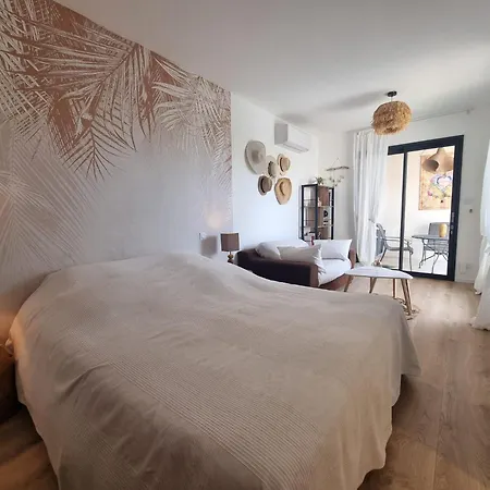 La Cote Piscine Bed & Breakfast Aigues-Mortes