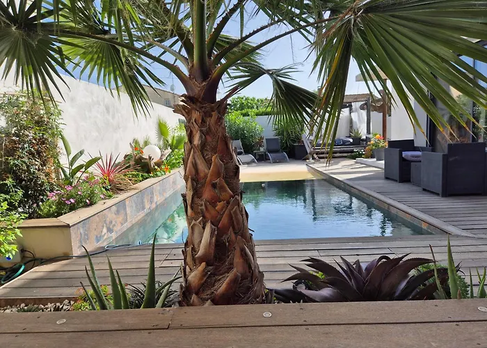 לינה וארוחת בוקר La Cote Piscine